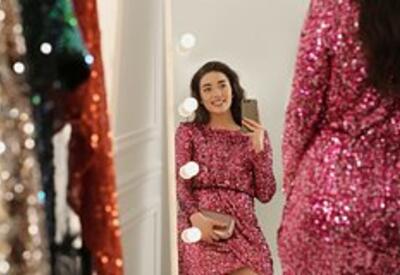 Стилист рассказала о самых трендовых новогодних образах