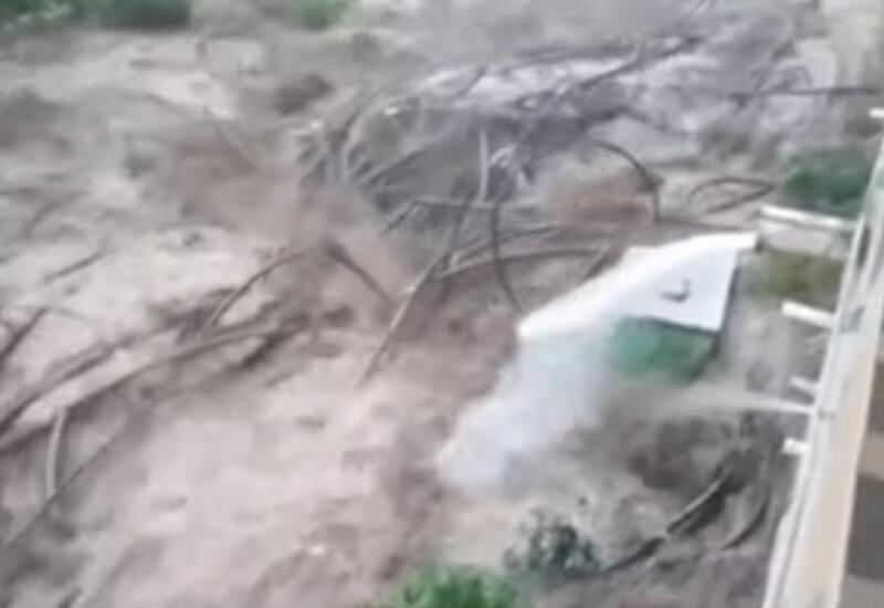 Катастрофические наводнения в Индонезии продолжаются