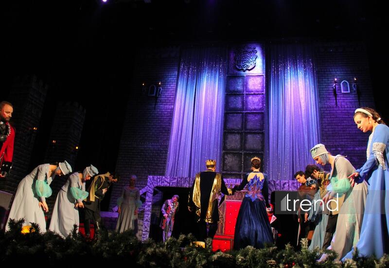 Азербайджанский русский драматический театр отметил 105-летие с классикой Шекспира