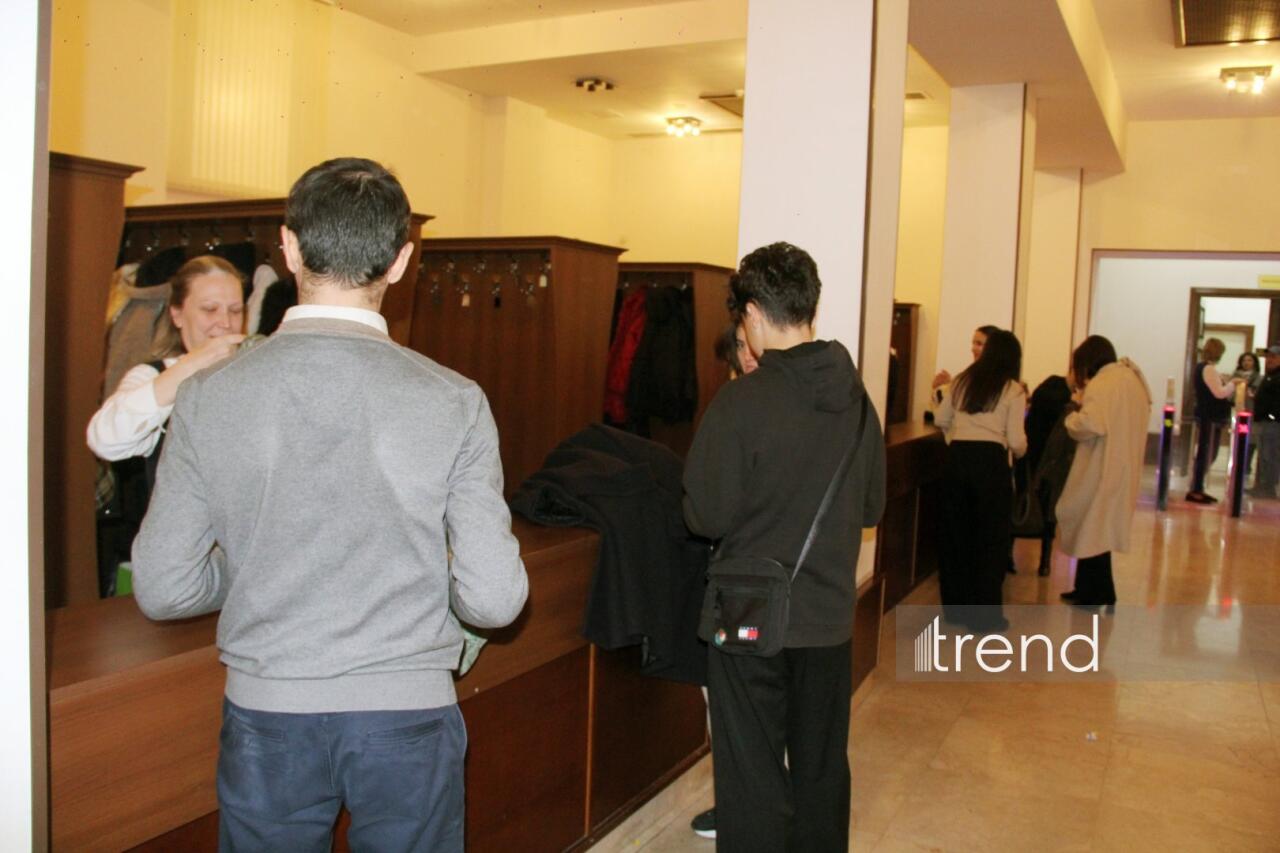 Азербайджанский русский драматический театр отметил 105-летие с классикой Шекспира