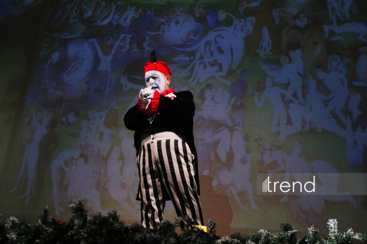 Азербайджанский русский драматический театр отметил 105-летие с классикой Шекспира