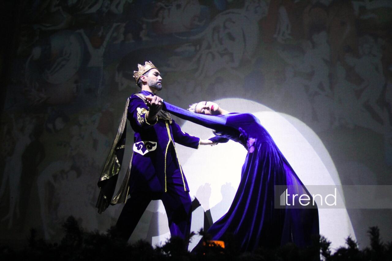 Азербайджанский русский драматический театр отметил 105-летие с классикой Шекспира