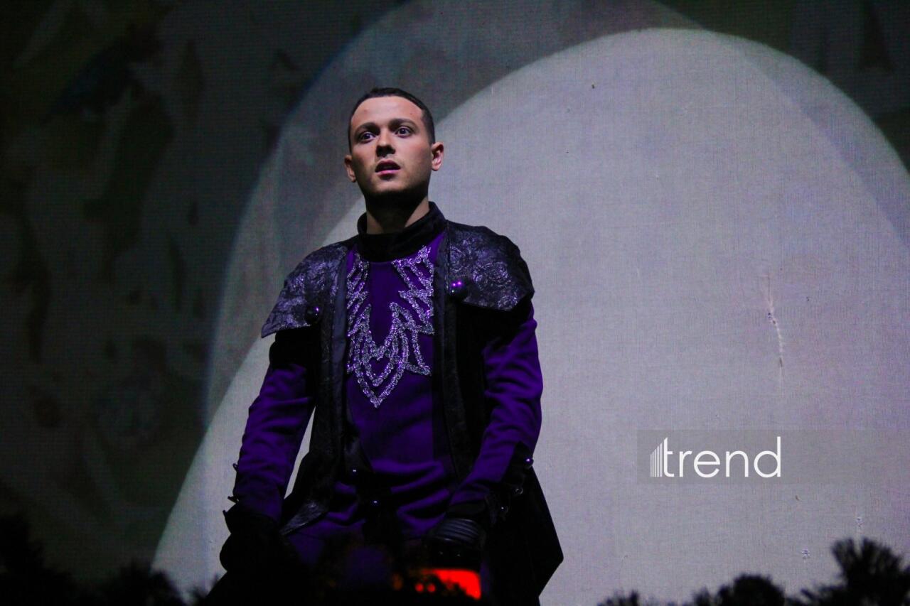 Азербайджанский русский драматический театр отметил 105-летие с классикой Шекспира