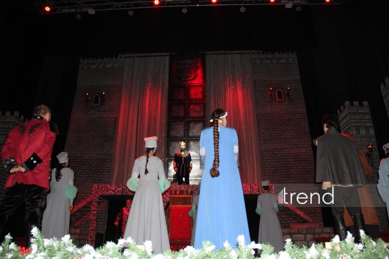 Азербайджанский русский драматический театр отметил 105-летие с классикой Шекспира