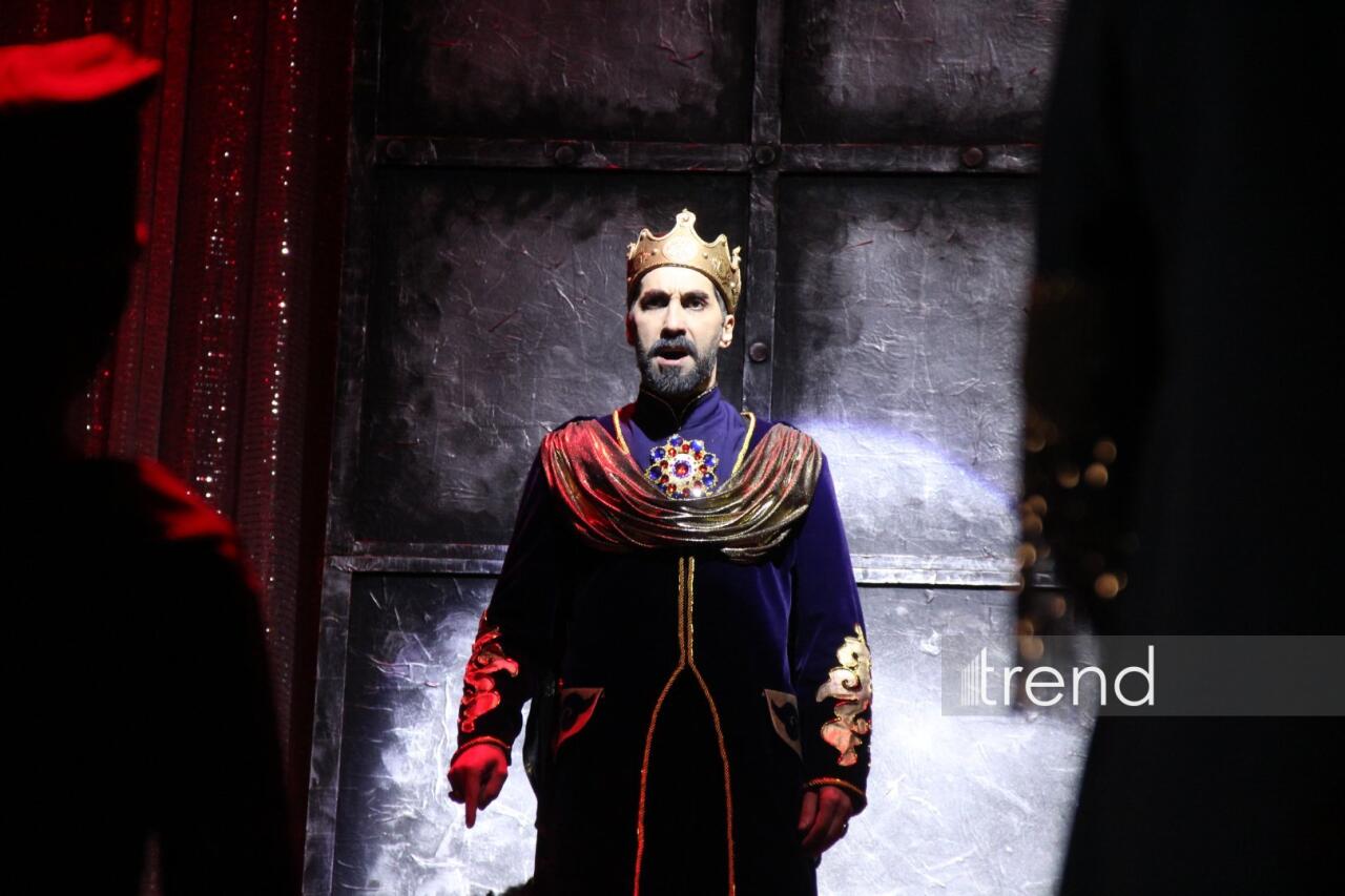 Азербайджанский русский драматический театр отметил 105-летие с классикой Шекспира