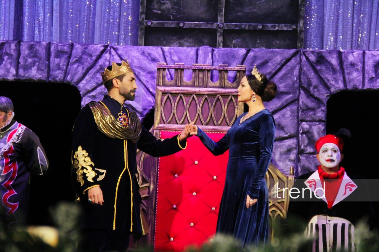 Азербайджанский русский драматический театр отметил 105-летие с классикой Шекспира