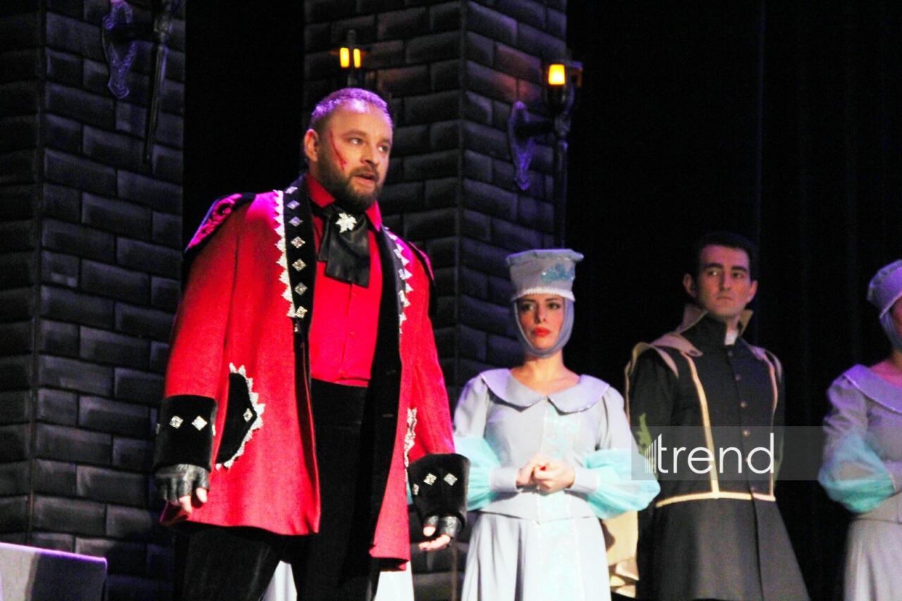 Азербайджанский русский драматический театр отметил 105-летие с классикой Шекспира