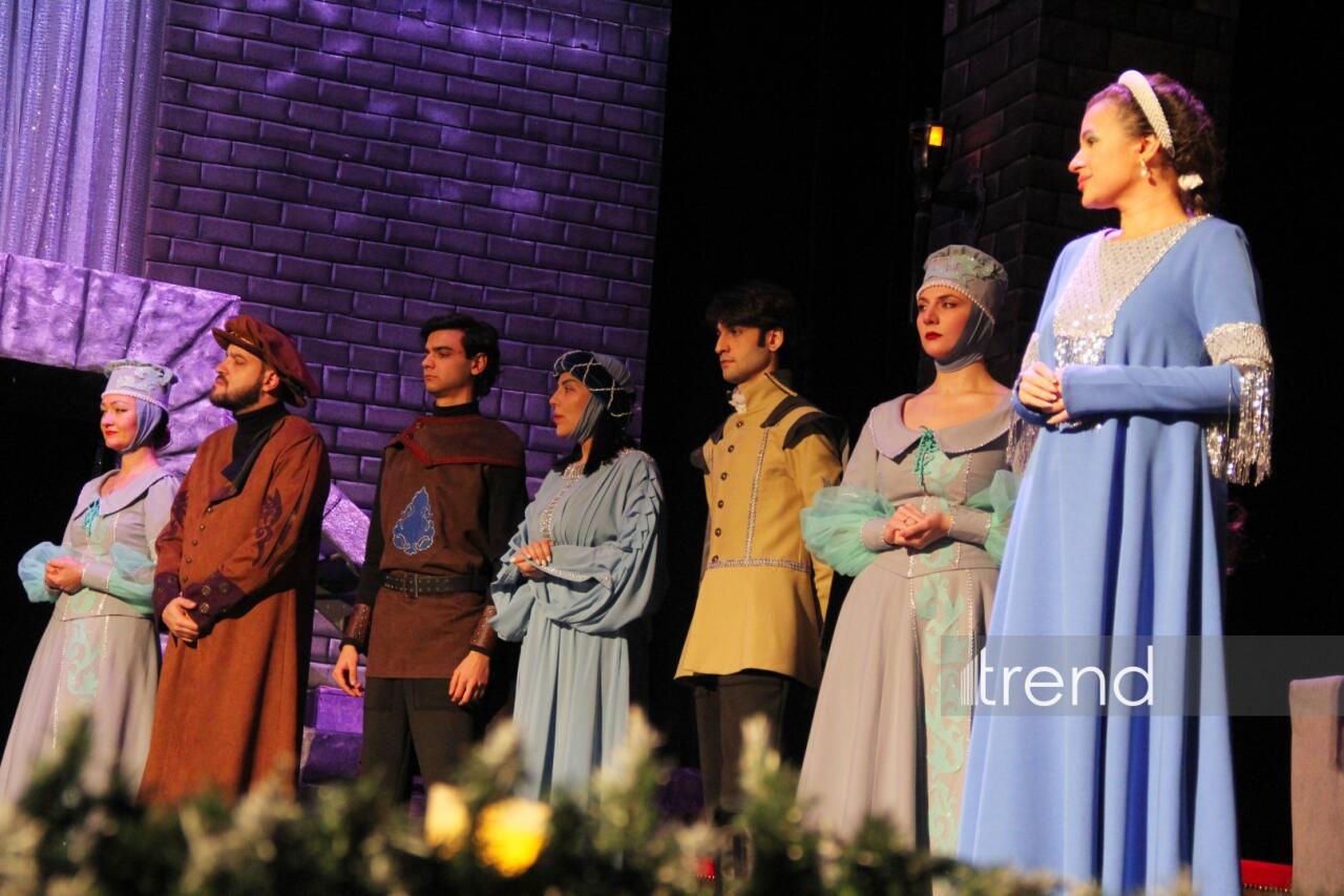 Азербайджанский русский драматический театр отметил 105-летие с классикой Шекспира