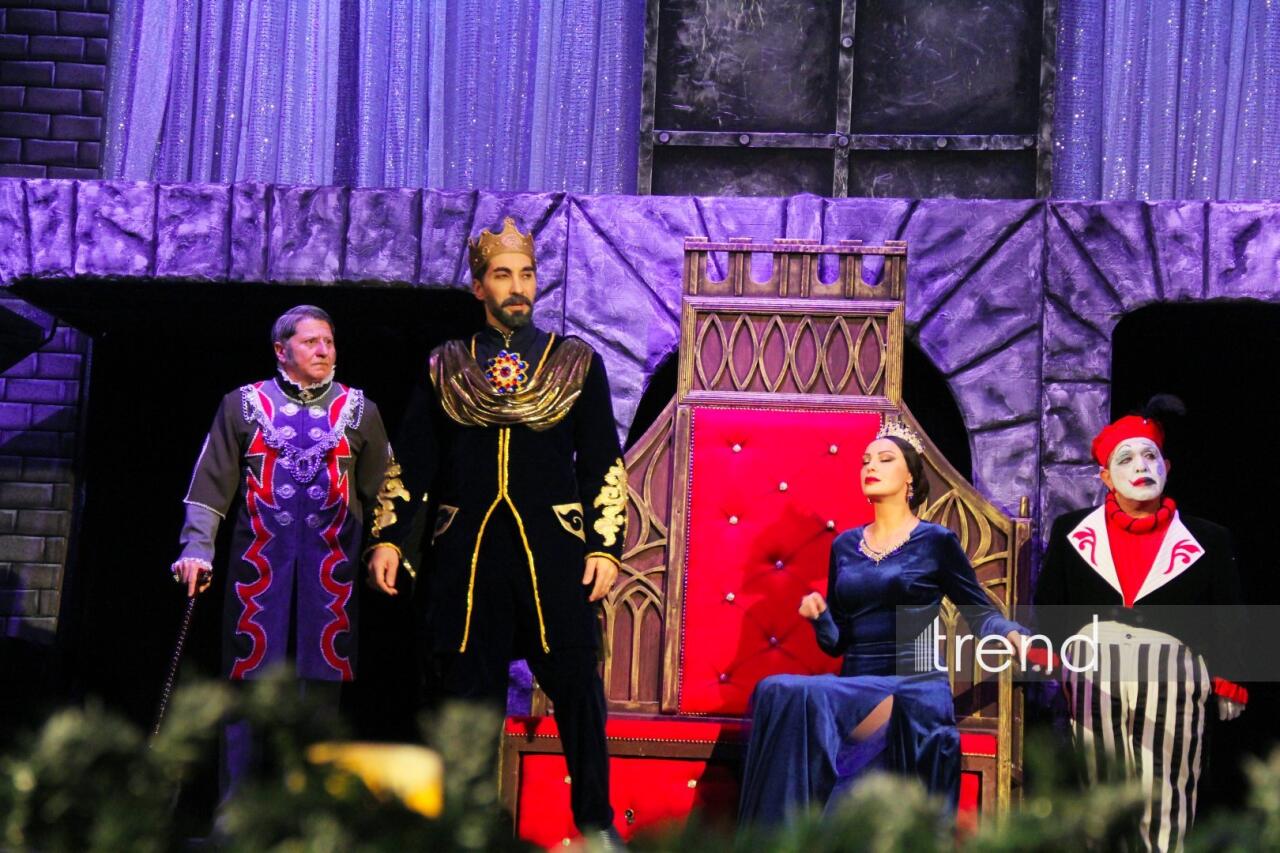 Азербайджанский русский драматический театр отметил 105-летие с классикой Шекспира