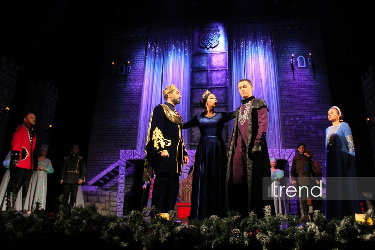 Азербайджанский русский драматический театр отметил 105-летие с классикой Шекспира