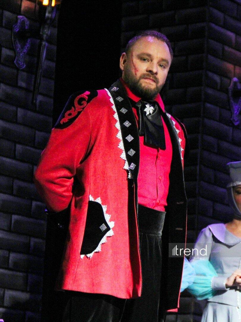 Азербайджанский русский драматический театр отметил 105-летие с классикой Шекспира