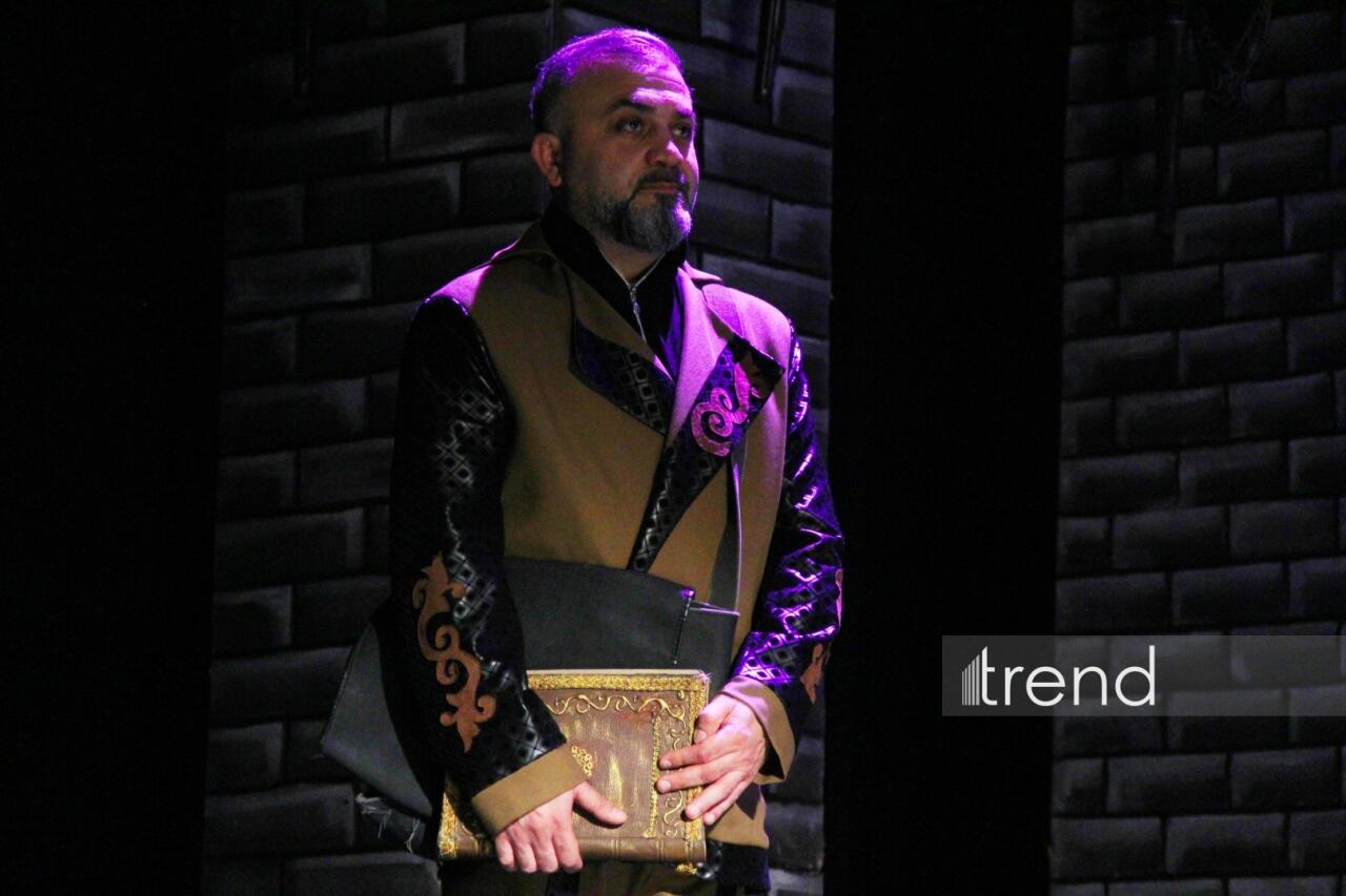 Азербайджанский русский драматический театр отметил 105-летие с классикой Шекспира