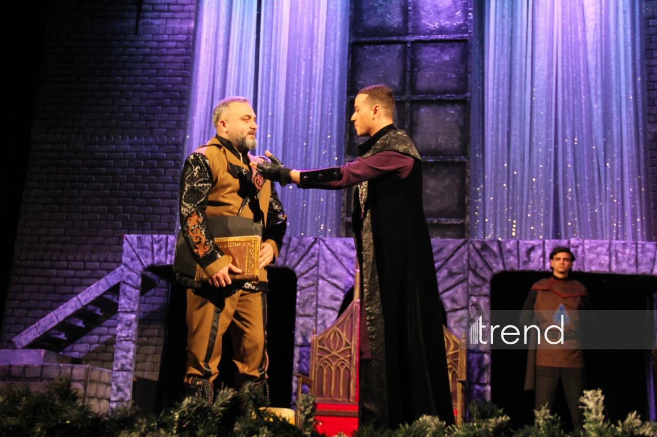 Азербайджанский русский драматический театр отметил 105-летие с классикой Шекспира