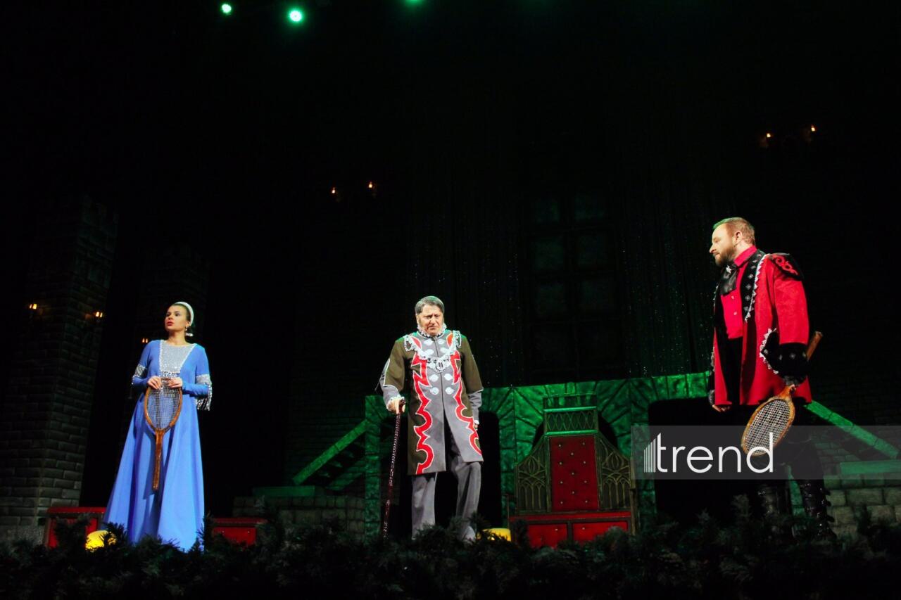 Азербайджанский русский драматический театр отметил 105-летие с классикой Шекспира