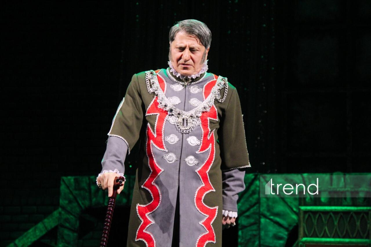 Азербайджанский русский драматический театр отметил 105-летие с классикой Шекспира