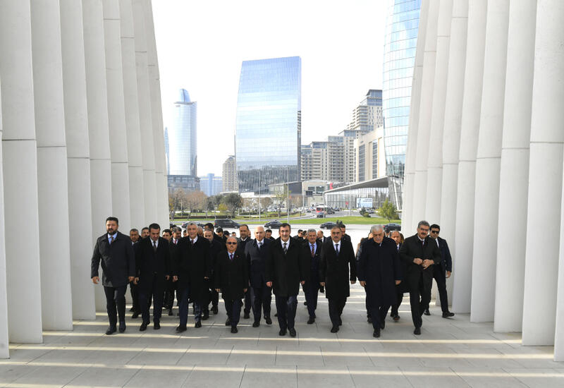 Türkiyənin vitse-prezidenti Cövdət Yılmaz Zəfər parkını ziyarət edib