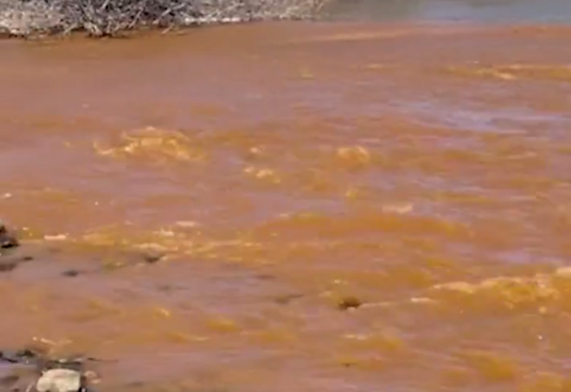 Реки на Аляске меняют цвет