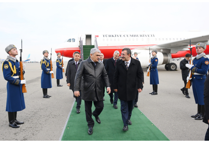 Вице-президент Турции Джевдет Йылмаз прибыл в Азербайджан