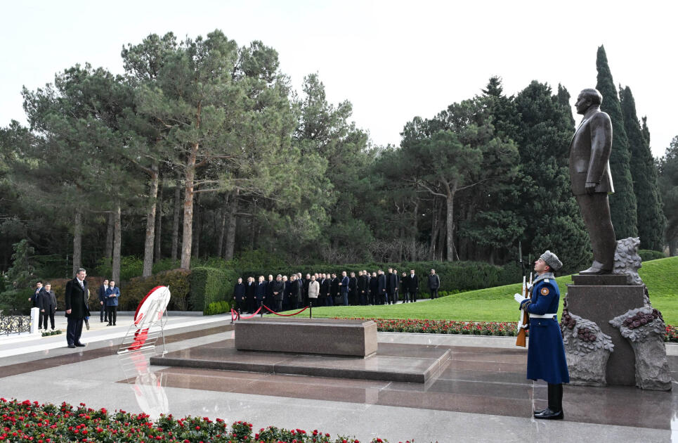 Вице-президент Турции Джевдет Йылмаз посетил могилу общенационального лидера Гейдара Алиева
