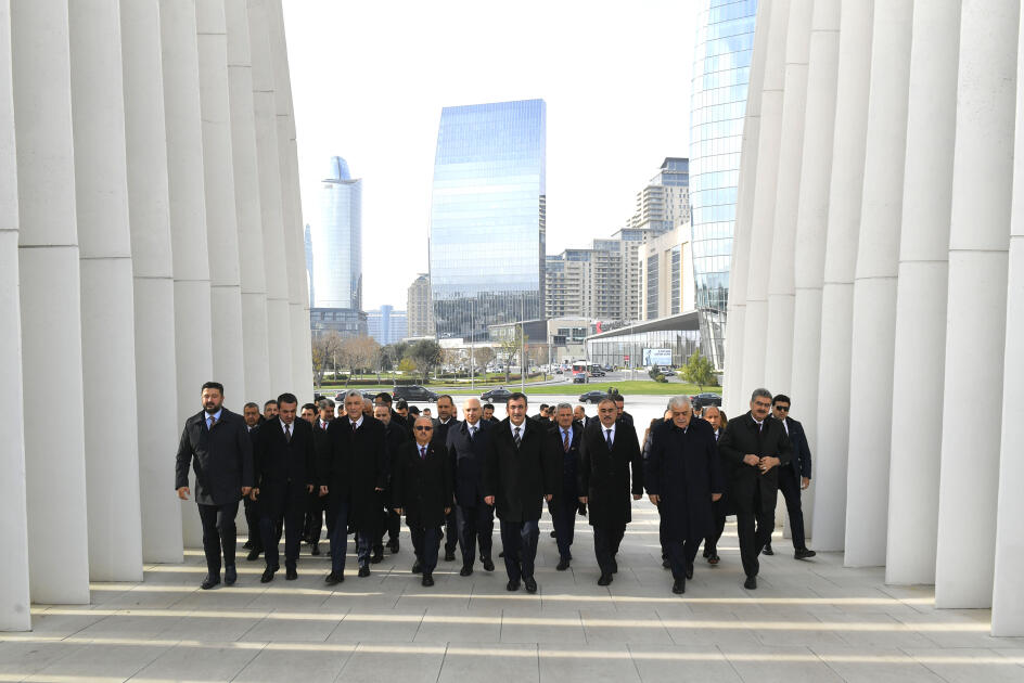 Вице-президент Турции Джевдет Йылмаз посетил Парк Победы