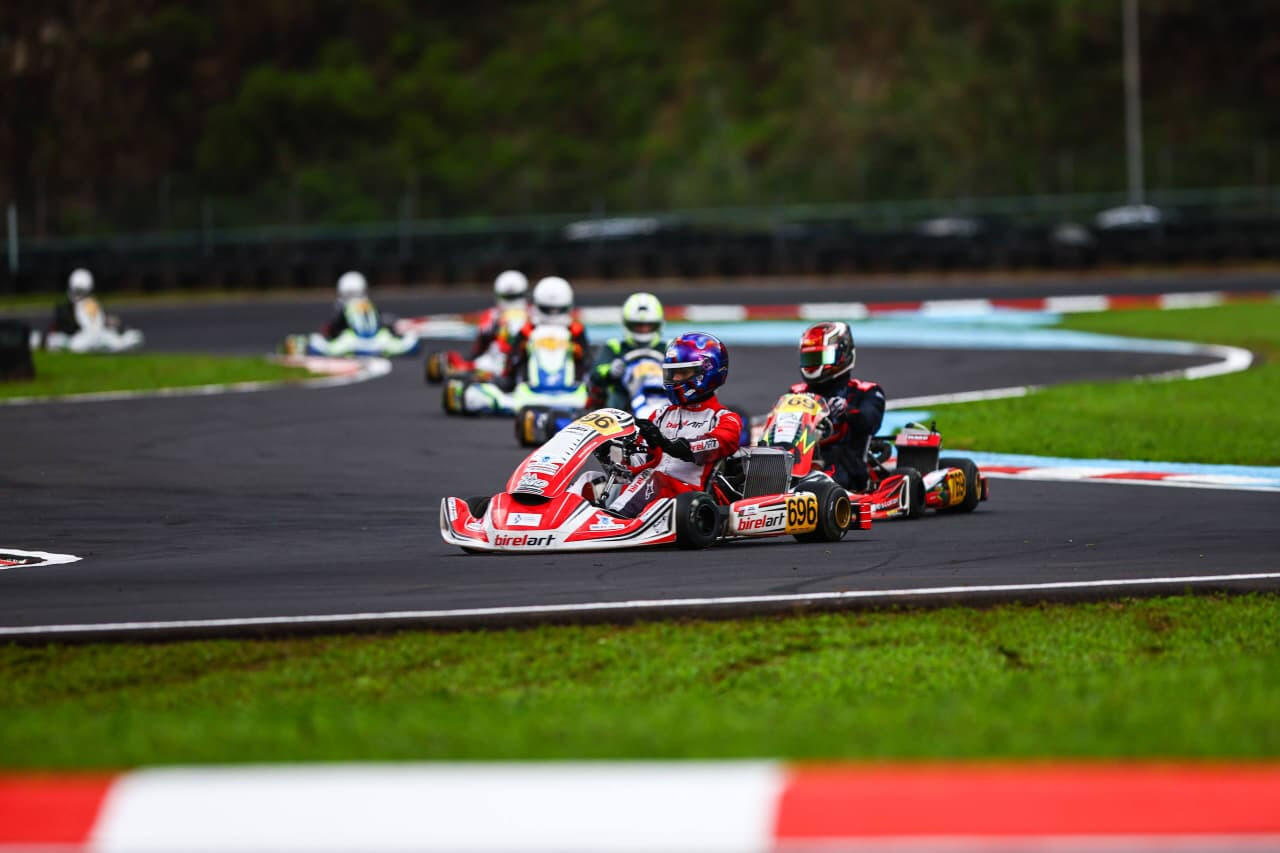 16-летний азербайджанский пилот успешно завершил сезон в Португалии