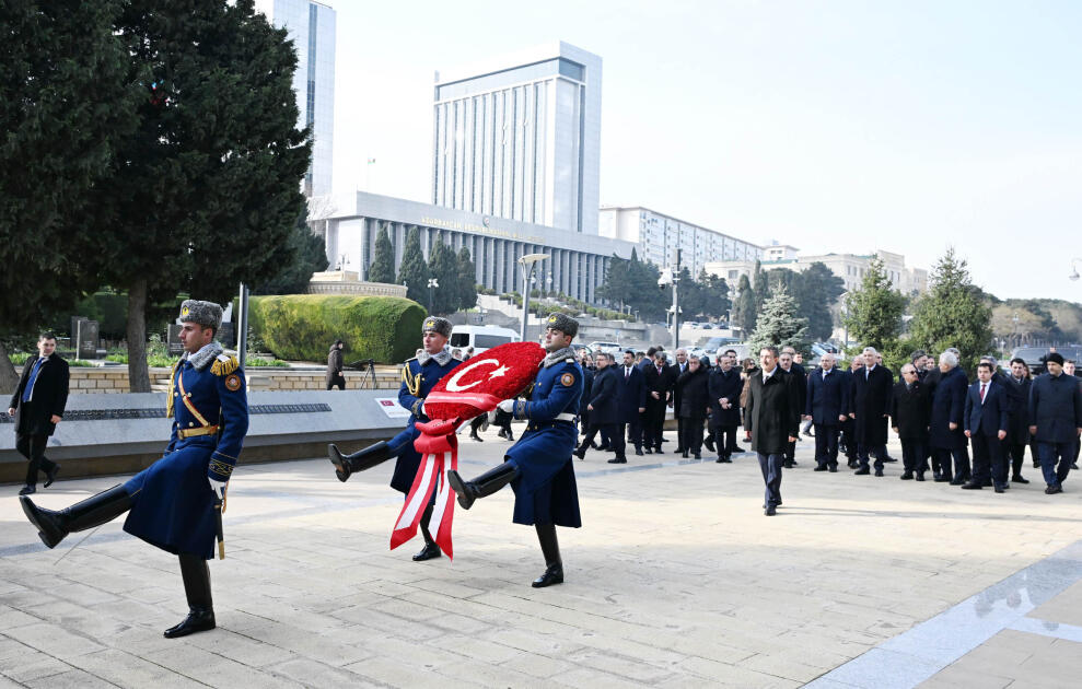 Вице-президент Турции почтил память шехидов в Баку