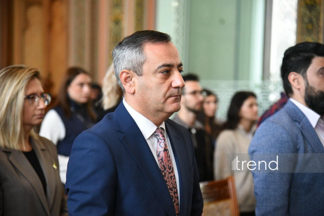 AZAL-ın Qazaxıstanda qəzaya uğrayan təyyarəsinə həsr olunmuş poçt markası təqdim olunub