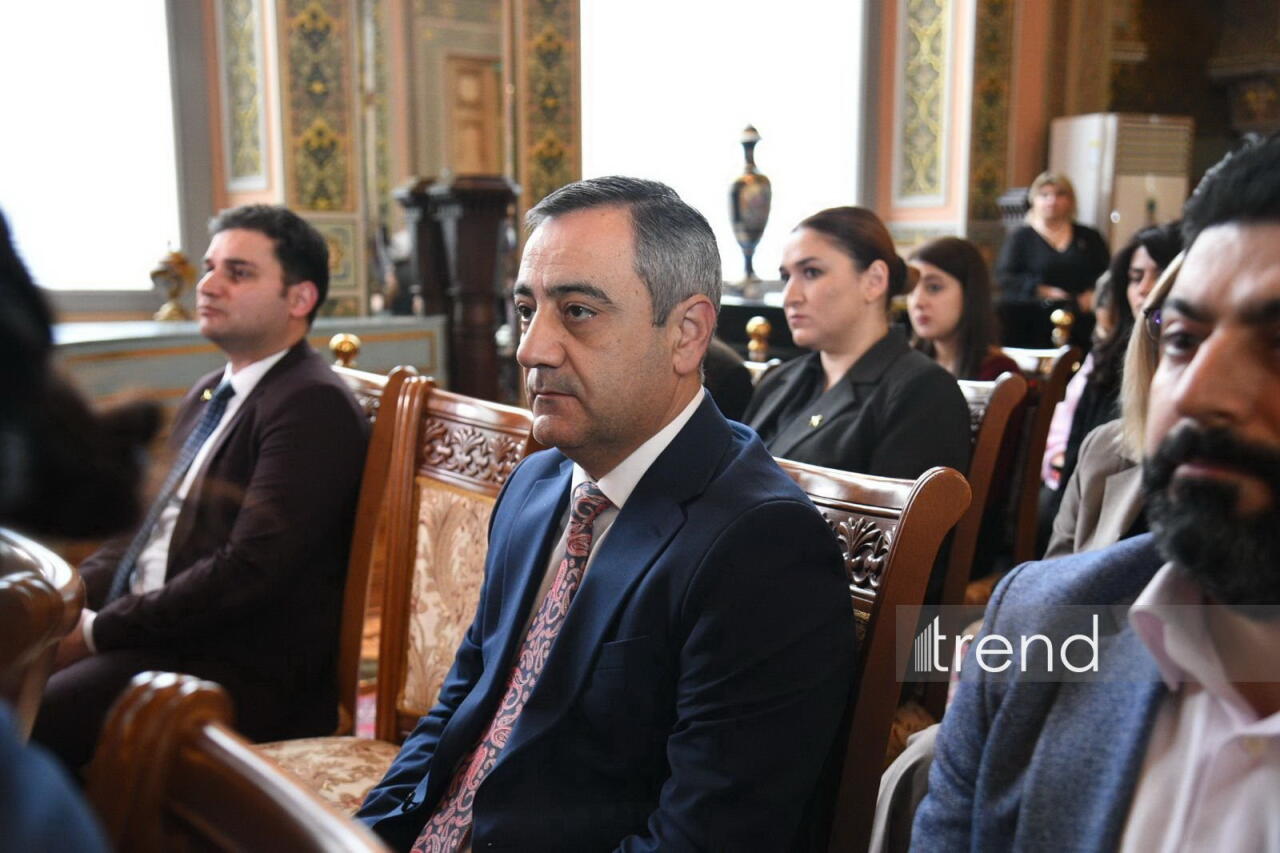 AZAL-ın Qazaxıstanda qəzaya uğrayan təyyarəsinə həsr olunmuş poçt markası təqdim olunub