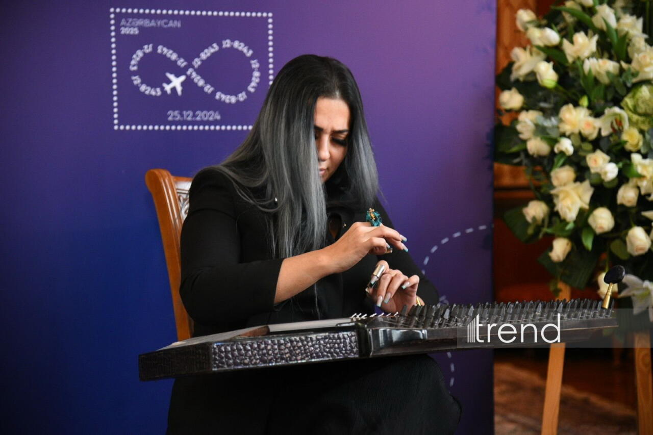 AZAL-ın Qazaxıstanda qəzaya uğrayan təyyarəsinə həsr olunmuş poçt markası təqdim olunub