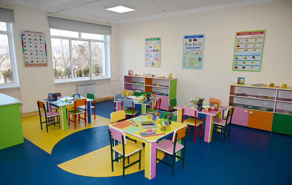 Президент Ильхам Алиев принял участие в открытии здания средней школы номер 1 в поселке Кяркиджахан после капитального ремонта