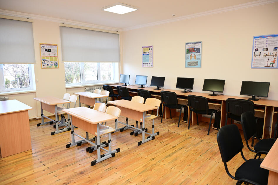 Президент Ильхам Алиев принял участие в открытии здания средней школы номер 1 в поселке Кяркиджахан после капитального ремонта