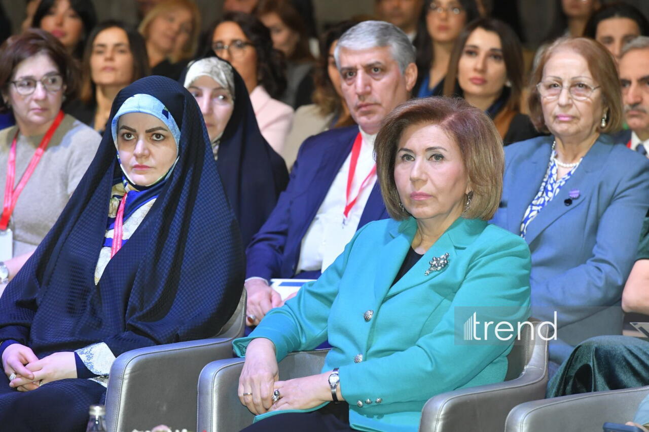 В Баку проходит международная конференция, посвященная защите детей в цифровой среде