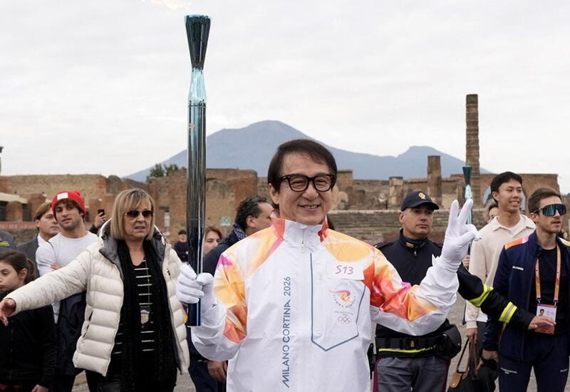 Джеки Чан пронес олимпийский огонь по древним руинам Помпей