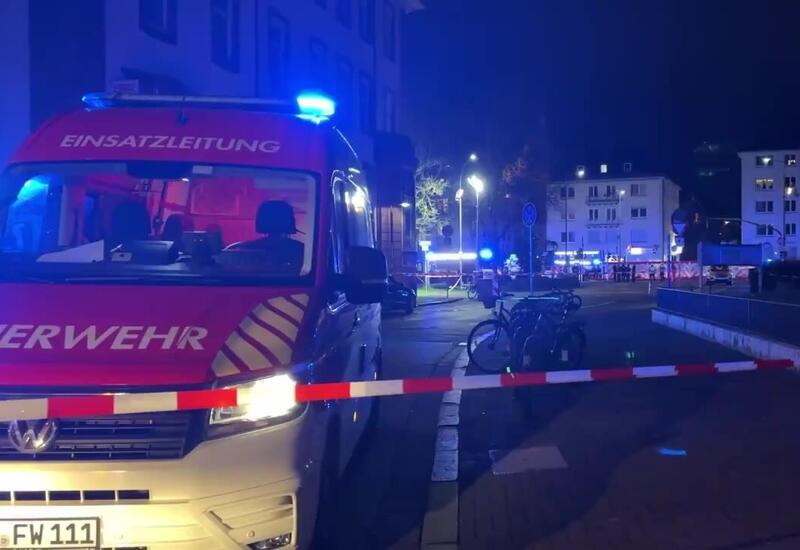 Автомобиль въехал в автобусную остановку в Германии