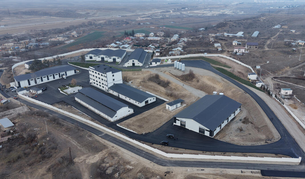 Президент Ильхам Алиев принял участие в открытии предприятия по производству офисной мебели и мебельной фурнитуры в селе Баллыджа