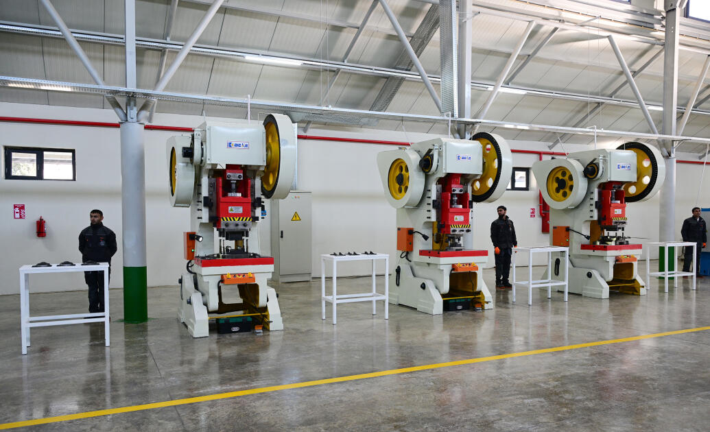 Президент Ильхам Алиев принял участие в открытии предприятия по производству офисной мебели и мебельной фурнитуры в селе Баллыджа