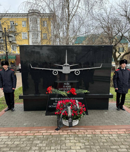 В Грозном открыта мемориальная плита в память о жертвах катастрофы самолета AZAL