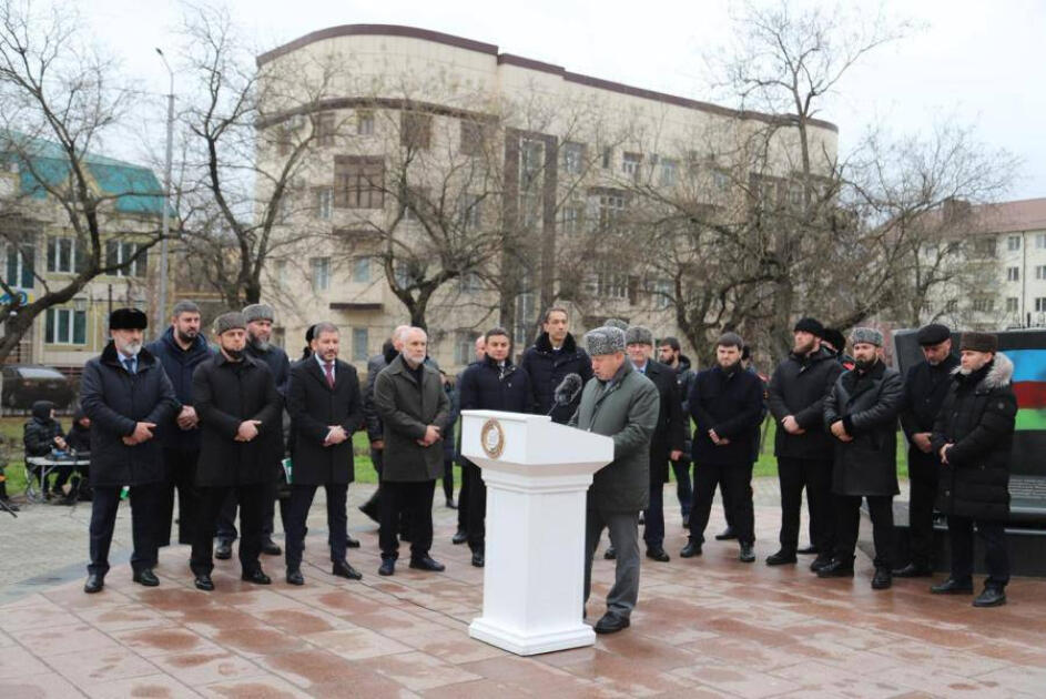В Грозном открыта мемориальная плита в память о жертвах катастрофы самолета AZAL