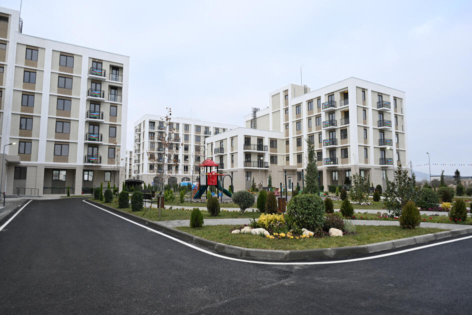 Prezident İlham Əliyev və Birinci xanım Mehriban Əliyeva Ağdamda 2-ci yaşayış kompleksinin açılışında iştirak edib və sakinlərlə görüşüblər