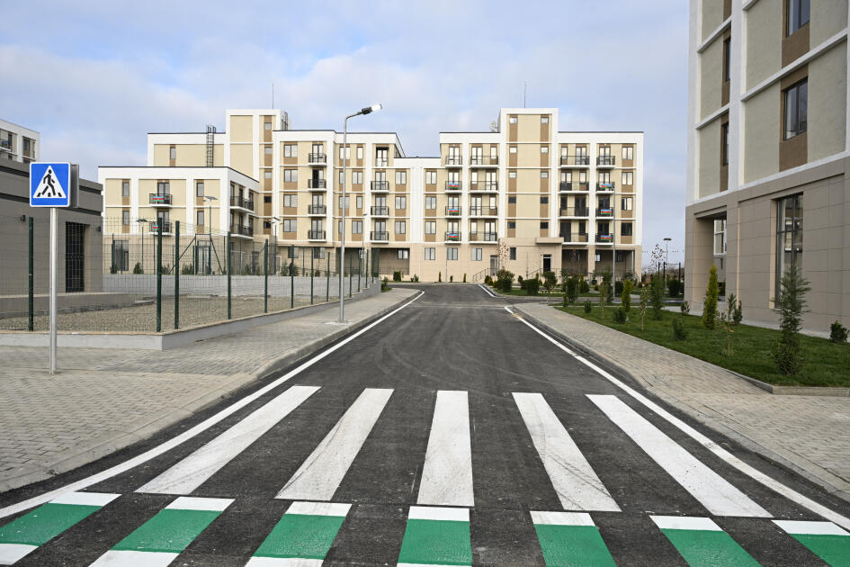 Prezident İlham Əliyev və Birinci xanım Mehriban Əliyeva Ağdamda 2-ci yaşayış kompleksinin açılışında iştirak edib və sakinlərlə görüşüblər