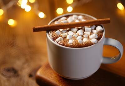 Названы самые вредные для зубов новогодние напитки