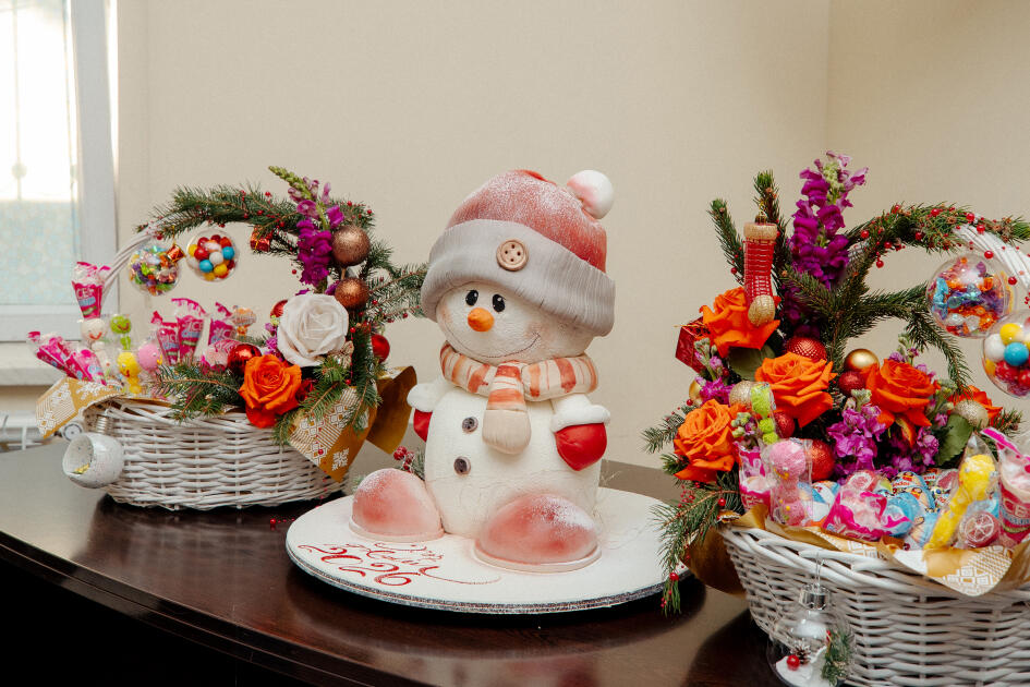 Leyla Əliyeva, Arzu Əliyeva və Alena Əliyeva “Təmiz Dünya” sığınacağında yaşayan uşaqların bayram sevincinə şərik olublar