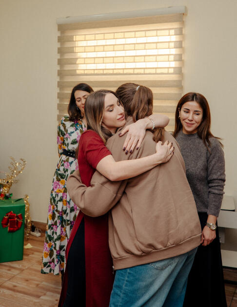 Leyla Əliyeva, Arzu Əliyeva və Alena Əliyeva “Təmiz Dünya” sığınacağında yaşayan uşaqların bayram sevincinə şərik olublar