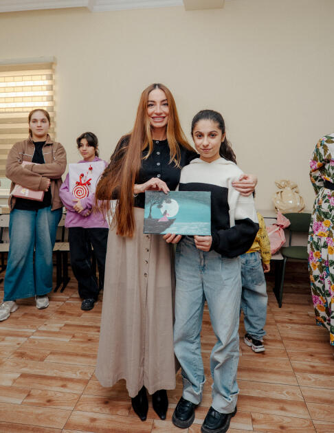 Leyla Əliyeva, Arzu Əliyeva və Alena Əliyeva “Təmiz Dünya” sığınacağında yaşayan uşaqların bayram sevincinə şərik olublar