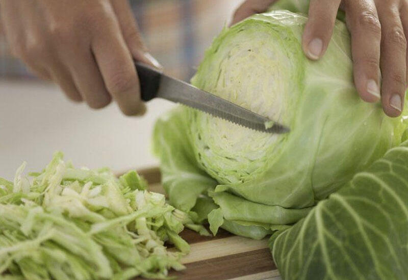 Bişmiş kələmə süd əlavə edin