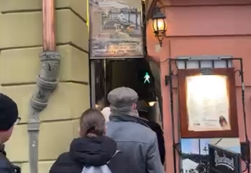 Самая узкая улица Праги привлекла внимание Арифы Эминли