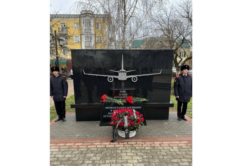 В Грозном открыта мемориальная плита в память о жертвах катастрофы самолета AZAL