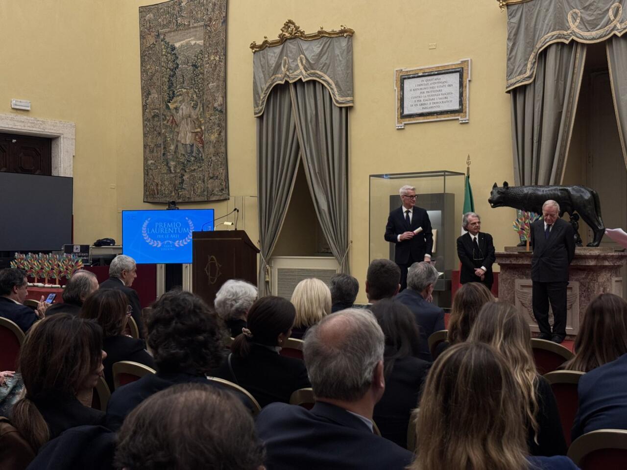 Heydər Əliyev Fondu İtaliyanın Laurentum mükafatı ilə təltif olunub