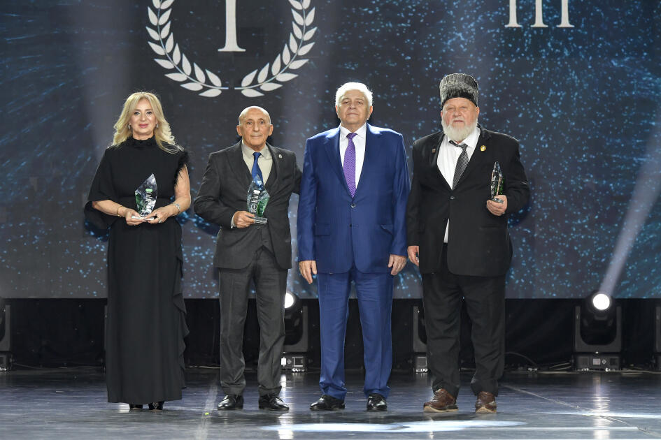 Вице-президент Фонда Гейдара Алиева Лейла Алиева и руководитель Баку Медиа Центра Арзу Алиева приняли участие в Гала-церемонии, посвященной спортивным итогам года