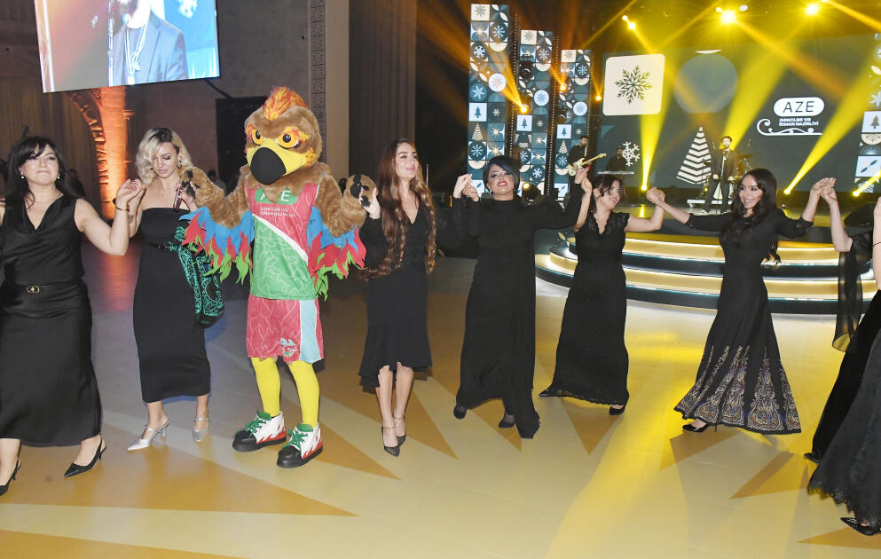 Вице-президент Фонда Гейдара Алиева Лейла Алиева и руководитель Баку Медиа Центра Арзу Алиева приняли участие в Гала-церемонии, посвященной спортивным итогам года